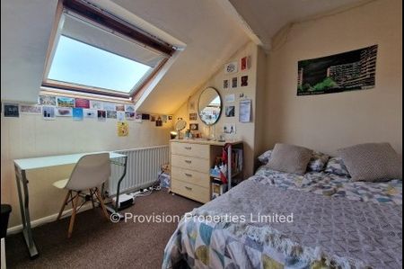 4 Bedroom Houses in Burley - Photo 5