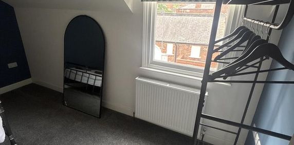 1 bedroom in a house share to rent - Photo 2