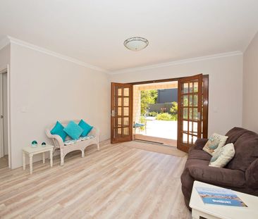 Low maintenance, furnished beauty for 6 months! - Photo 1