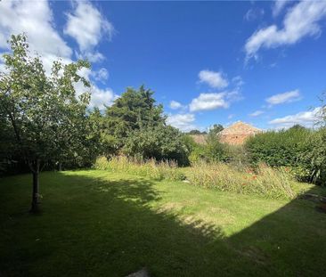 2 bedroom semi-detached house to rent - Photo 5