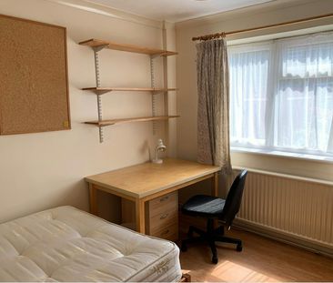 Terraced House to rent on - Photo 2