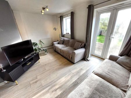 3 bedroom townhouse to rent - Photo 2