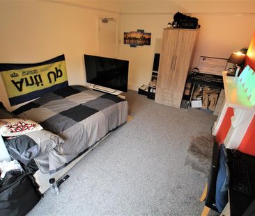 4 bedroom terraced house to rent - Photo 2