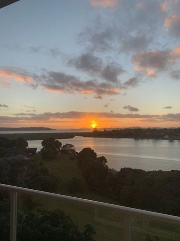 Spacious 4BR Home with Stunning Views - Photo 5