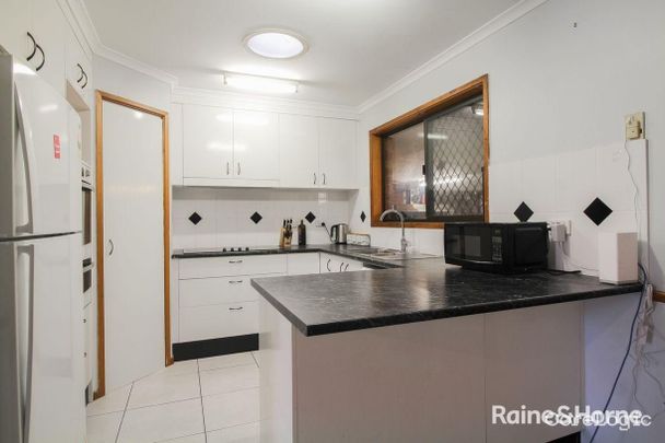 10 Barret Street, Flinders View, QLD 4305 - Photo 1