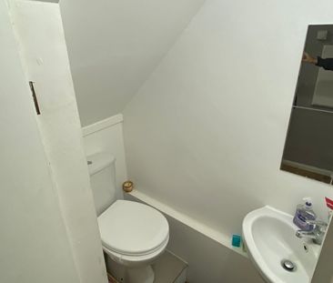 Room in a Shared Flat, Spacious Double Room In Tooting Bec, SW17 - Photo 3