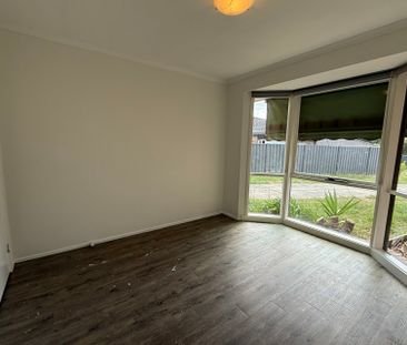 8 Greenhill Rise, Hampton Park VIC - Photo 6