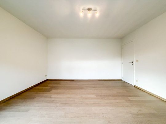 Ruime instapklare woning met tuin, 3 slpk, grote garage/berging (100 m²) te Handzame - Photo 1