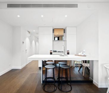 Park Avenue Elegance Meets Premier Melbourne Living - Photo 3