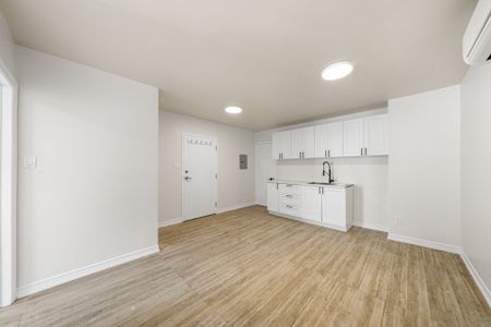 For Lease - 566 Queen Street, Toronto, Ontario - Photo 2