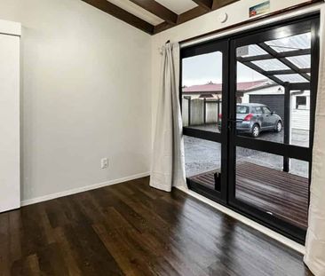 CLOVERLEA- 3 BEDROOMS - Photo 4