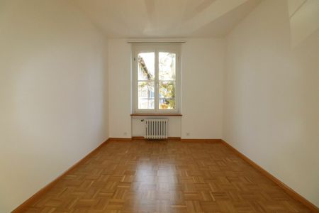 Erstvermietung nach Sanierung - 4-Zimmer-Wohnung im Herzen von Riehen / ideal für 2-3 Personen - Foto 2