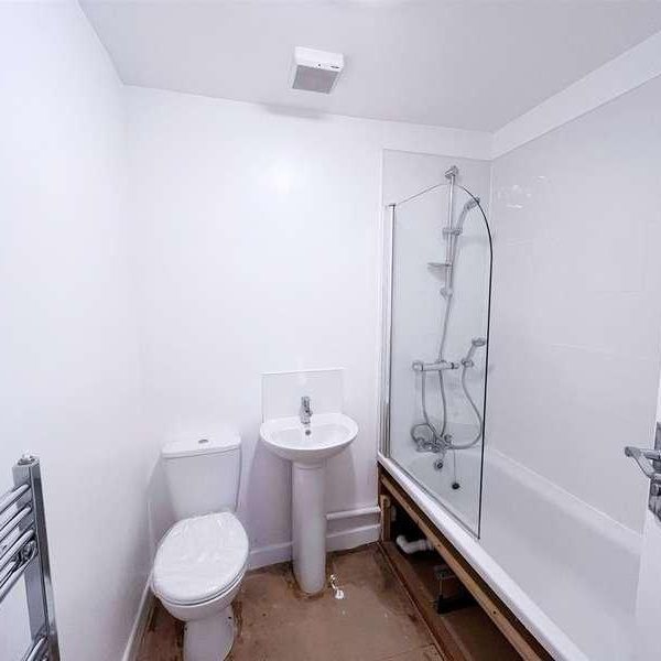 King Edward Avenue, Rainham, RM13 - Photo 1