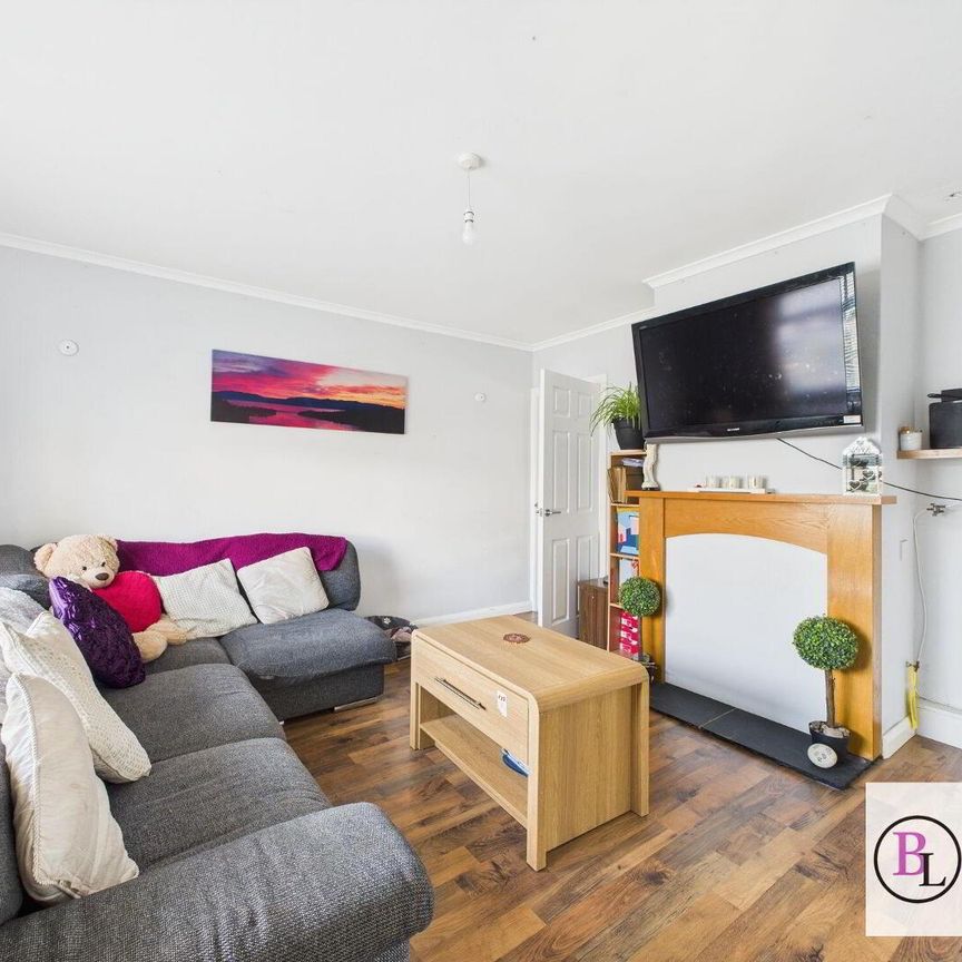 54 Pinewood Avenue, BT388EW, Carrickfergus - Photo 1