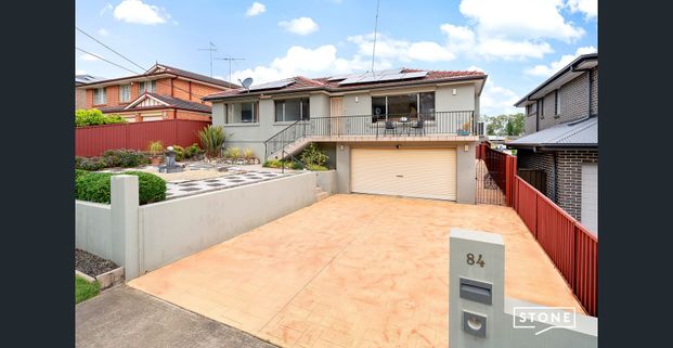 Spacious Family Home + Entertainer's Dream - Photo 1