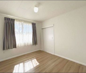 Cozy 4-Bedroom Home in Pakuranga Heights - Photo 5