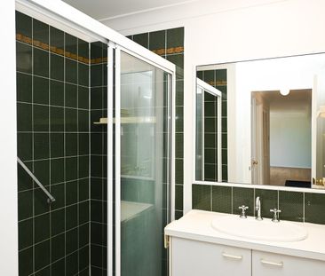 Top floor, spacious apartment in a leafy green street!! NEW FLOORIN... - Photo 6