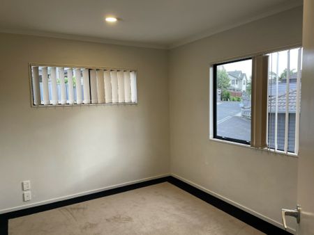 Beauty in Totara Heights - Photo 5