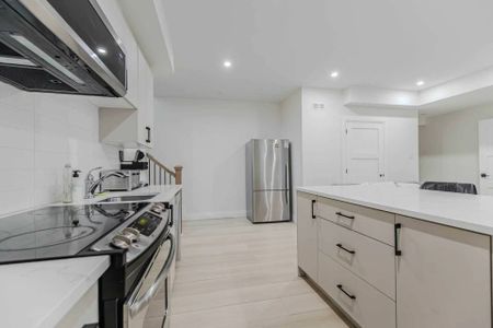 For Lease - 819 AARON Avenue Unit# Unit B, McKellar Heights - Glabar Park and Area, Ontario - Photo 3