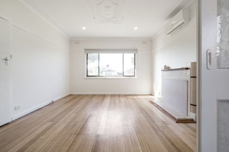 Beautifully Renovated & Perfectly Positioned 3-Bedroom Unit - Photo 5