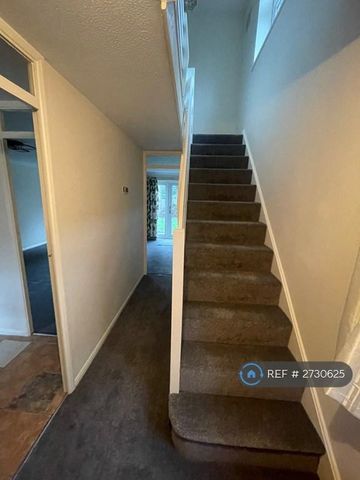 3 bedroom semi-detached house to rent - Photo 4