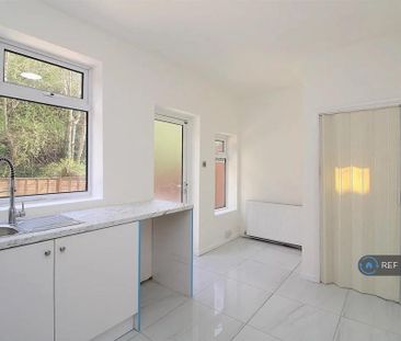 2 bedroom end of terrace house to rent - Photo 5