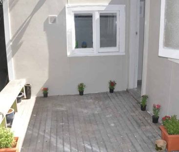 This lovely, cosy studio bedsit - Photo 4