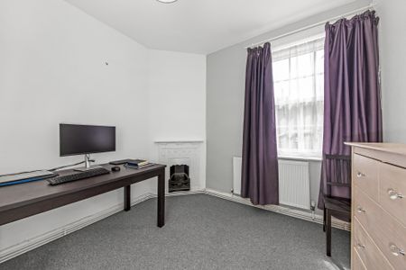 Brant Houses, Greenwich, SE10, London - Photo 4
