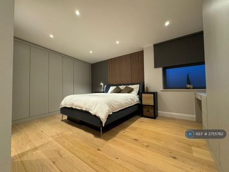 1 bedroom in a flat share to rent - Photo 4