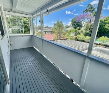 Tastefully Presented Two Bedroom Half-House - Photo 6