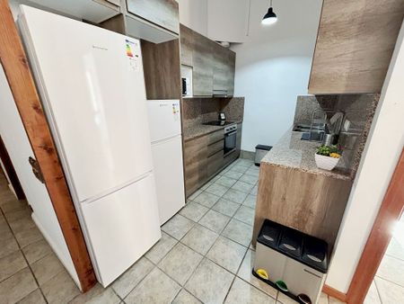 Furnished room in shared apartment in Avinyó street - Photo 5