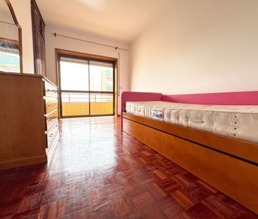 Apartamento com dois quartos, varanda e lugar de garagem em Aver-o-... - Photo 2