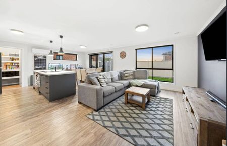 Beautifully Presented Family Home - Photo 5