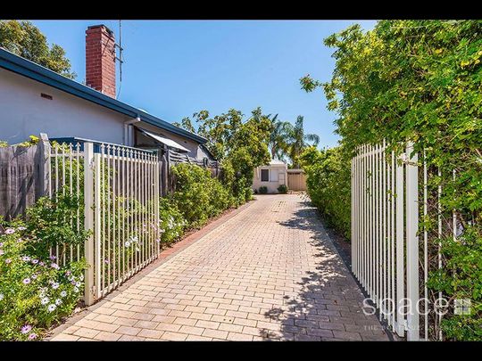 Private and secure unfurnished duplex home - Photo 1