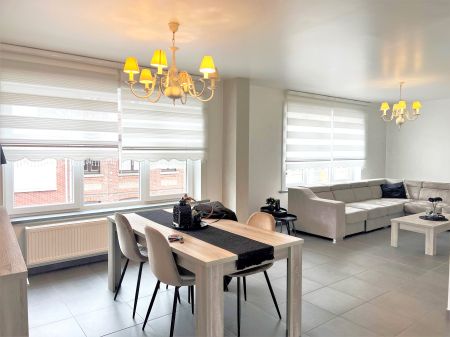 Appartement met 1 slaapkamer en terras. - Photo 3