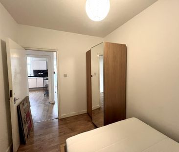 4 bedroom flat to rent - Photo 4