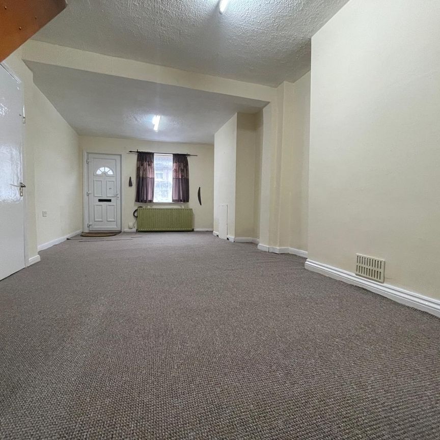 2 Bed Terraced House, Mitcham Road, CR0 - Photo 1