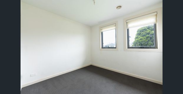 Room By Room Leasing - Only 4 Bedrooms Remaining - Photo 1