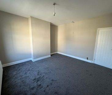 Newly Renovated 2-Bed Terrace in Hoyland – Perfect for Long-Term Let! - Photo 4