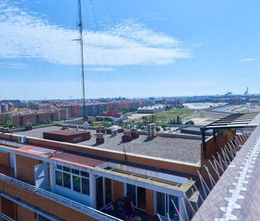 3 room luxury penthouse for rent in Valencia, Spain - Photo 2