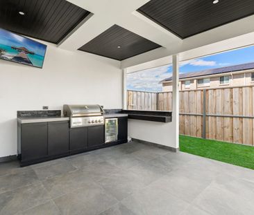 Luxury Family Home with Pool & Premium Finishes - Photo 5