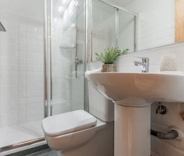 Interior room in Plaza de Santa Cruz - Photo 1