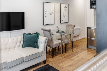 Fully Furnished 1-Bed + Study in Union Green - Photo 3