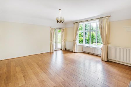 5 bedroom detached house to rent - Photo 2