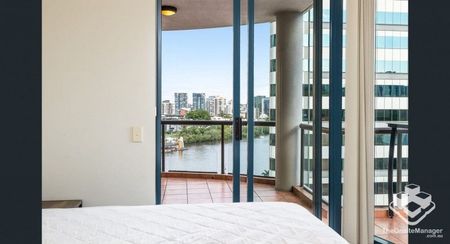 Brisbane City, Furnished 3B + 2B, Available 17 Nov - Photo 4