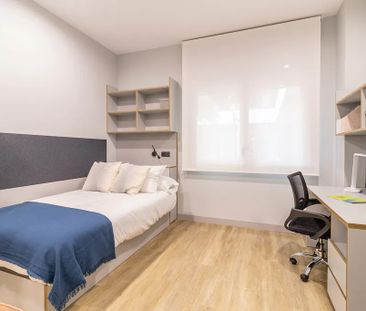 Calle Camilo José Cela, Sevilla, Andalusia 41018 - Photo 5