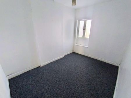 3 bedroom apartment to rent - Photo 3