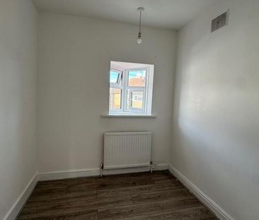 4 bedroom semi-detached house to rent - Photo 4