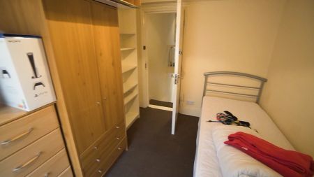 To Rent Garfield Avenue, Springbourne, Bournemouth, BH1 £1,720 pcm Tenancy Info - Photo 2