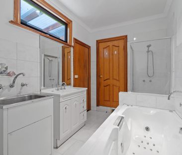 Three Bedroom Victorian Home Close To Chapel Street - Photo 5